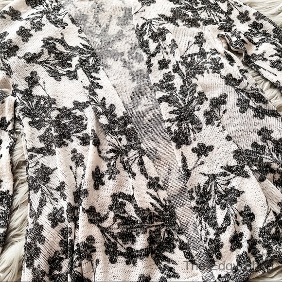 41 Hawthorn | Rachael Ruched Sleeve Lightweight Cardigan - Picture 3 of 6